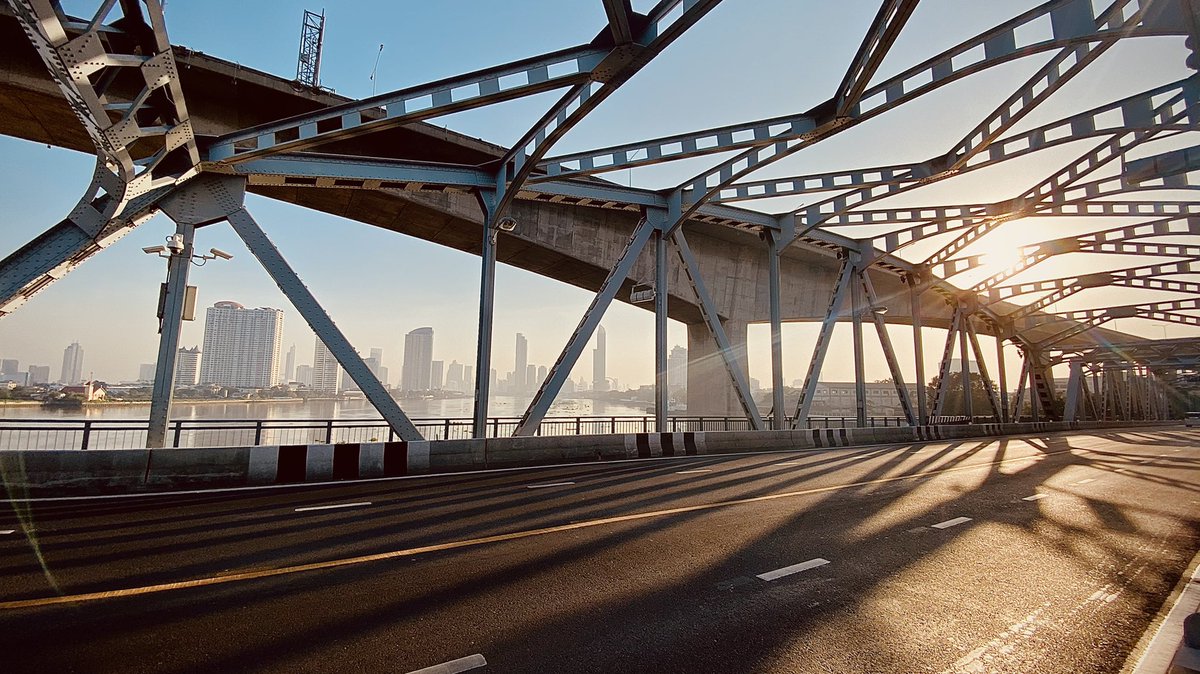 Zatawat's tweet photo. #River with #brick and #steel
#Bangkok thru runner’s-eye view
#RunningDiary #cityrun 
#RunnersEyeView 🏃 https://t.co/aIsQLXiOMt