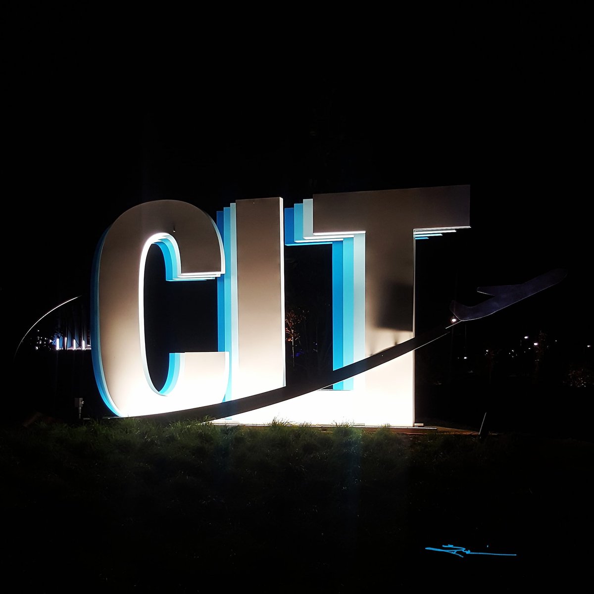 BrickCityPilot's tweet photo. @CLTAirport #AdiPhotography #PhotosByDarko #Airport #KCLT #CLT #Flight #FlightAttendant #FlightAttendantLife  #CabinCrew #CabinCrewLife #Aviation #AACrew #ABCCrew #GayTravel #LGBTQTRAVELERS #LetsFly #FlyAAJets #American #AmericanAirlines https://t.co/EoPTdNDrHb