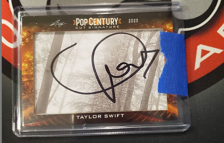 ChecklistsforUS's tweet photo. Nice Pull by https://t.co/latd1ZMjY3 @3ricF 

From 2020 @Leaf_Cards Pop Century

Taylor Swift Autograph - One of the better 'common' cut autos in the product. https://t.co/EW5LmbAuqU