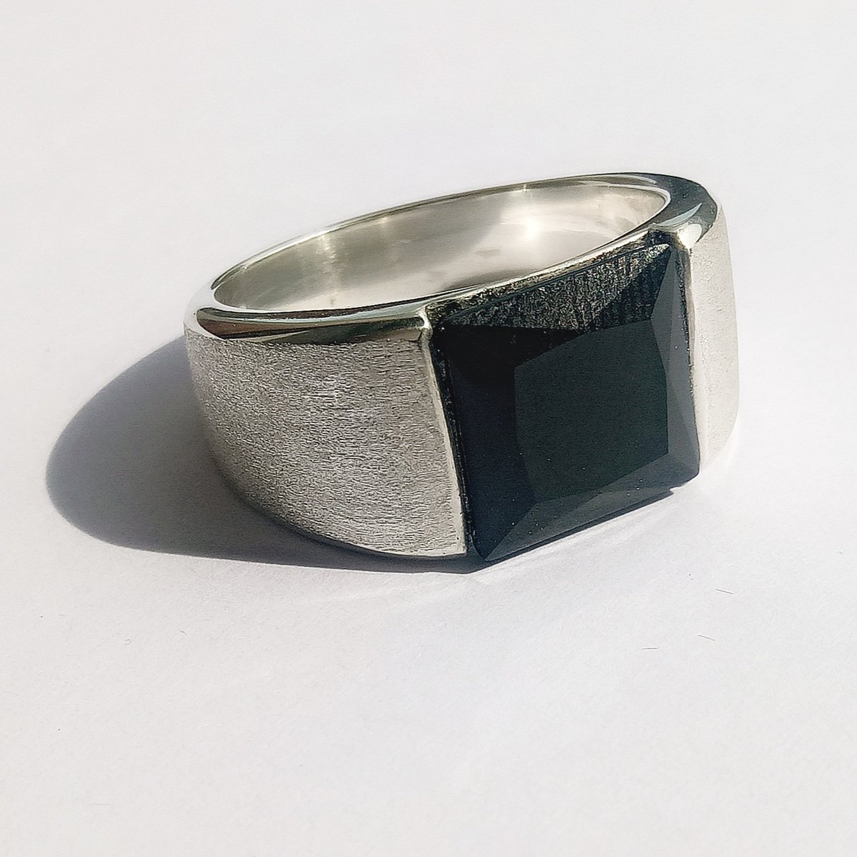 black onix ring silver men..
🙏🙏😇😇
#menring #silver #blackonix #menfashion