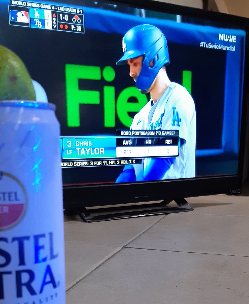 V33Garcia's tweet photo. Toño @adevaldes Saludos desde Los Villarreales (Nuevo Leon) #TuSerieMundial  ⚾️ 👍 por cierto, como siempre pésimo Roberts con movimientos 🤦🏾‍♂️🤦🏾‍♂️🤦🏾‍♂️ https://t.co/quhrMp41pQ
