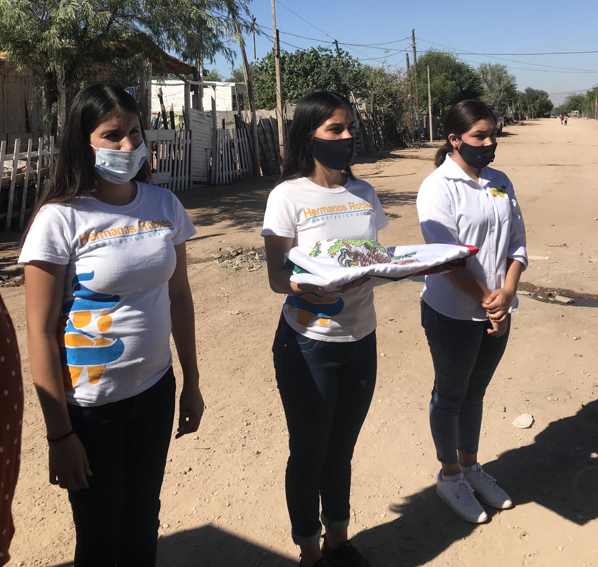 clasesencolonia's tweet photo. Clausuramos hoy el grupo de la colonia #TresReinas en Hermosillo después de seis sábados consecutivos. ¡Muchas felicidades a las niñas y niños! 📚👦🏻👧🏻 https://t.co/WzDbKCEfEa