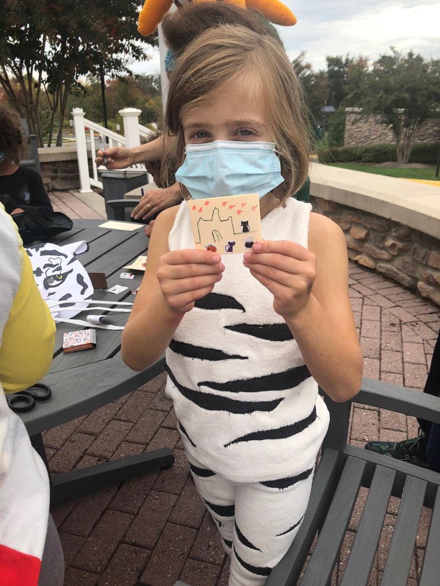 VolunteerFFX's tweet photo. The cutest and most adorable #VFest2020 project you'll see is the Capital Caring Health Costume Brigade! From flowers to a mini Black Panther, the costume brigade helped bring a sense of festivity to the Adler Center residents and staff.
We thank you! #goodconnectsus https://t.co/csoOasBXpa