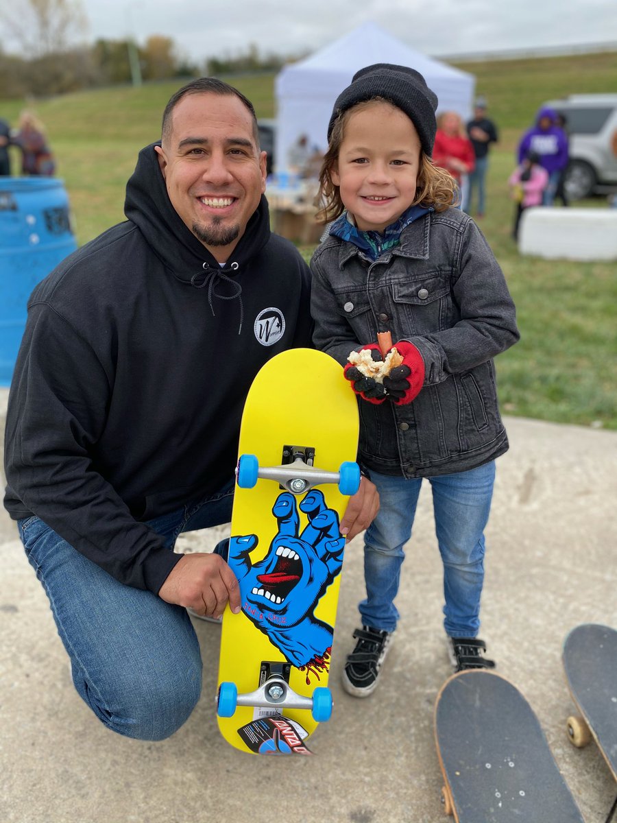 ___W4W___'s tweet photo. I want to be like this kid when I grow up. Lol. Great day meeting new families. #bethechange @vans @tacmac77 @pepsi https://t.co/LFoaYDA6QB