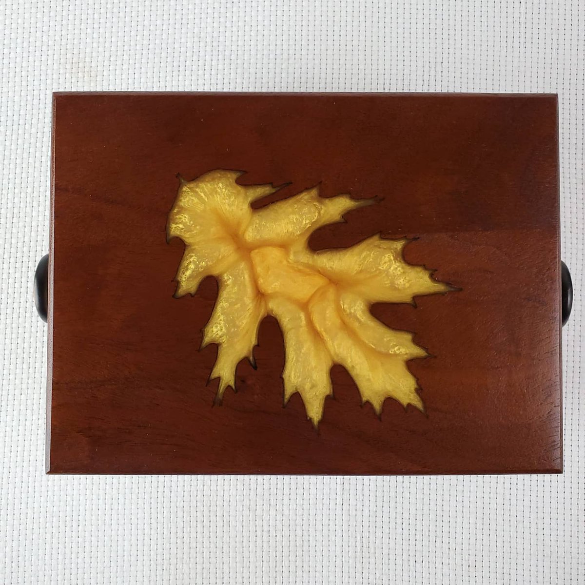 defiantartsco's tweet photo. Oak leaf Keeper
@defiantartsco
@total_boat
#woodshop #woodworking  #woodworker #woodart #woodworkingshop #cabinetmaker #carpenter #woodcraft #diy #maker #furnituremaker #craftsman #epoxyart #resinart #epoxy #resin  #mainewoodworker #mainelife #mainely https://t.co/7IWW8neIZI