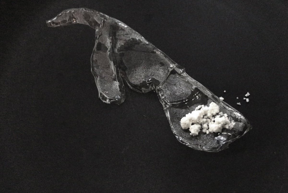 「メタモルフード展」
<a href="/metamorfood2020/">メタモルフード・デリバリー | 東京造形大学</a> 

作品のご紹介！

【妖精の羽】 1,400円+税

空想の生き物を食べるというアイデアのもと、アマビエの鱗、いったんもめん、メデューサの髪毛等の中から生井シェフが選んだのが「妖精の羽」。

はかない食感を学生が考えた演出とともにお楽しみください🧚‍♂️