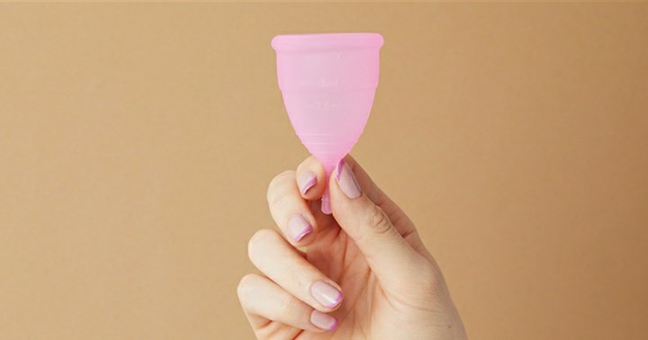 why people with periods should consider using a menstrual cup (made by a menstrual cup user); an informative thread