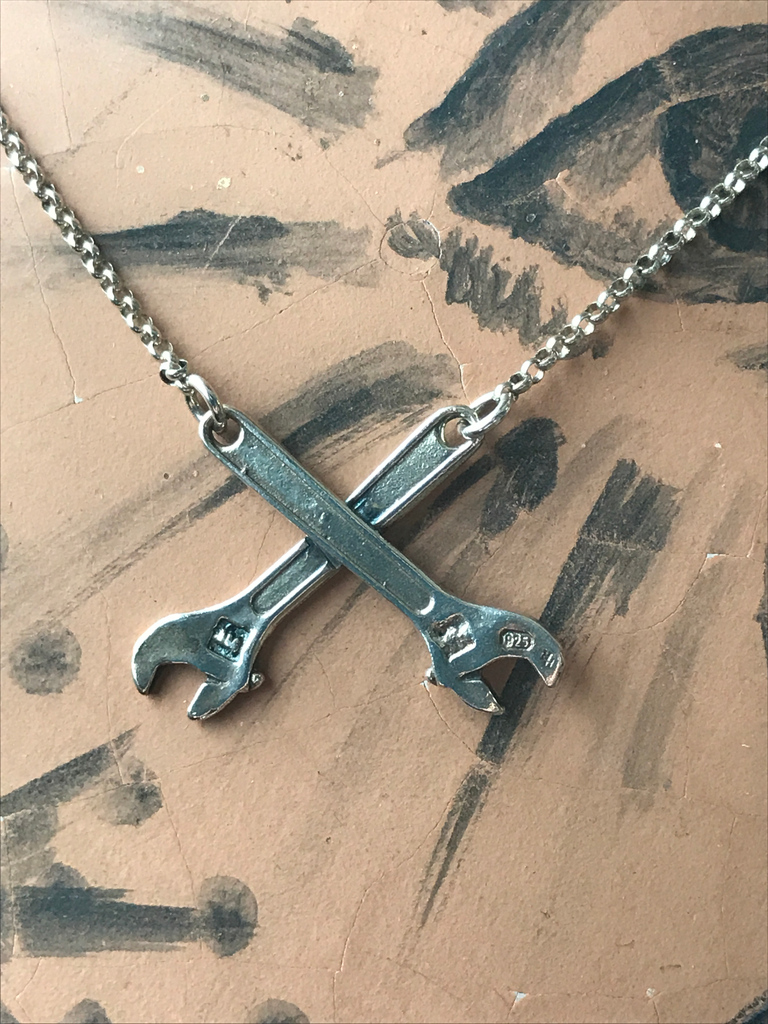 LordCoconut's tweet photo. Shifters pendant in sterling silver by Silver Cyanide

#sailorjerry #sailorjerrytattoo #sailorjerryflash #sailorjerrys #SailorJerryTattoos #sailorjerryjapan #sailorjerryjewellery #tattoo #tattoos #tattooart #tattoolife #tattoodesign #tattoolove #tattooaddict https://t.co/szmOuSJKcC