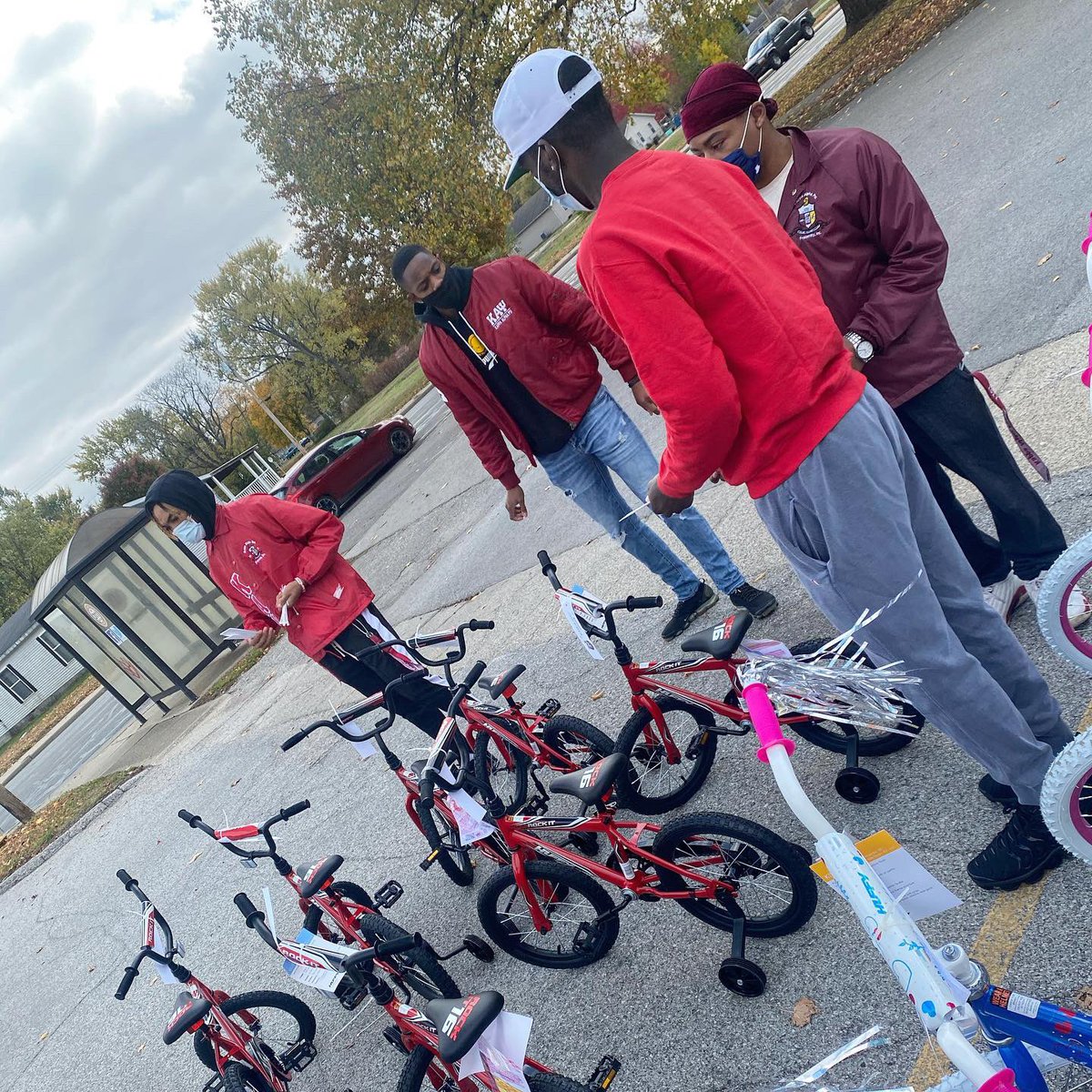 AlphaZetaNupes's tweet photo. This was great weekend of volunteering for Alpha Zeta. Brothers were more than happy to help bring “Trunk or Treat” & “Bykes for Tykes” to life ! #AZapproved 👌 https://t.co/MbvcXXIxnL