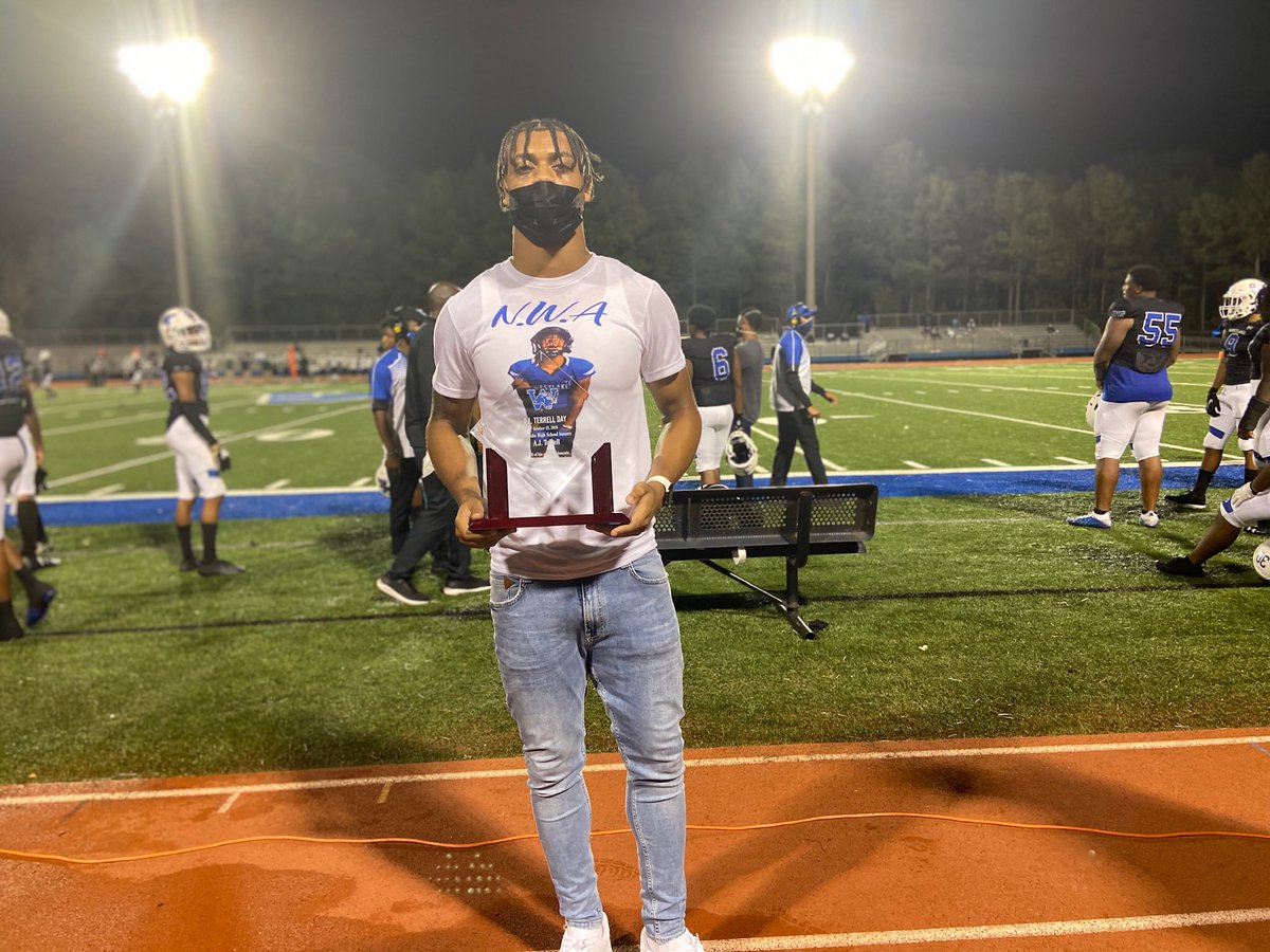 JKRobinsonEDU's tweet photo. If you’re amazed by @ajterrell_8 on the field (&amp; you should be) that’s nothing compared to the intelligent &amp; humble young man he is off the field. Truly a spectacular young man &amp; @westlakelions royalty! Proud to welcome him home &amp; celebrate him with @WestlakeFB1 on yesterday! https://t.co/PORQF5kwTV