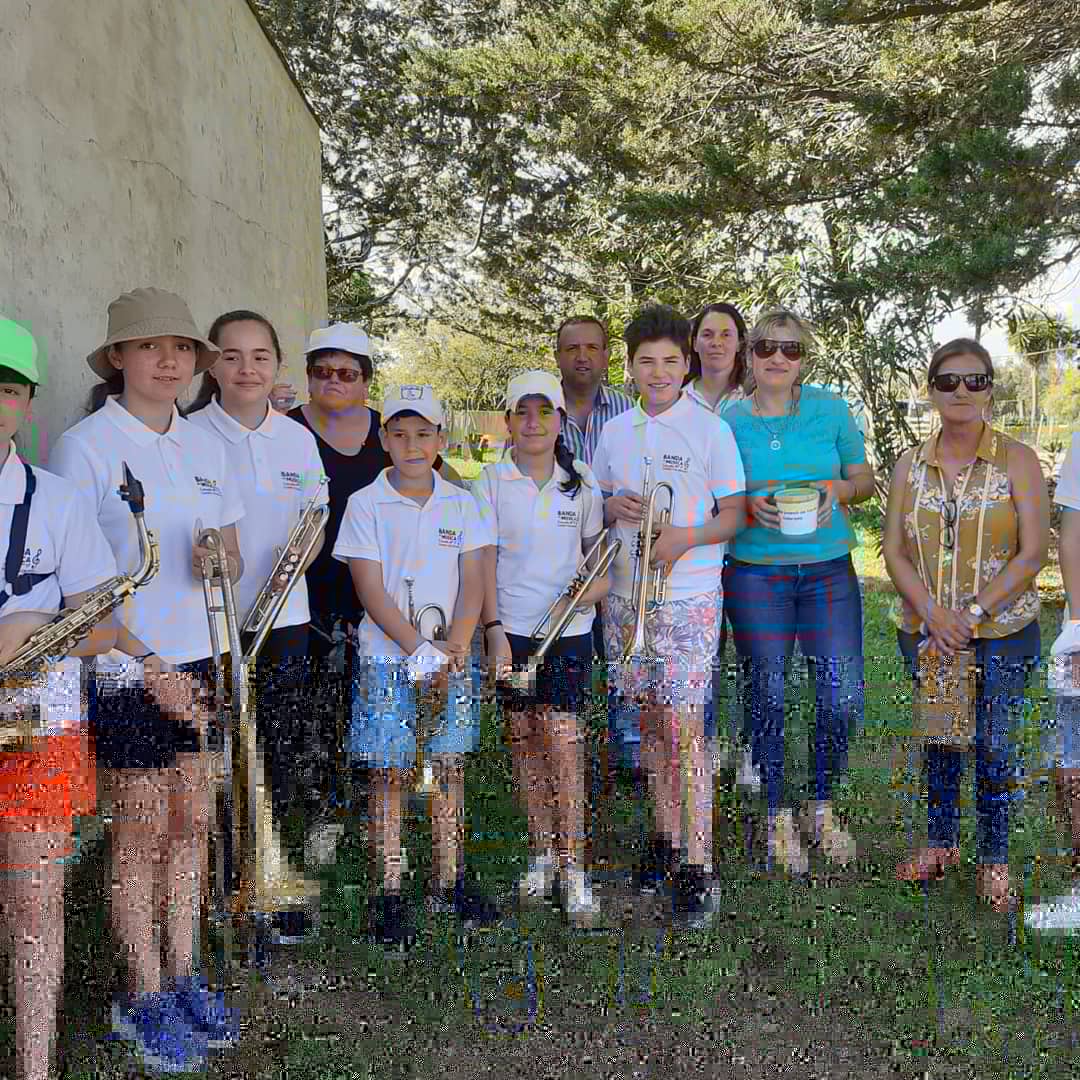 RedBandas's tweet photo. Banda Juvenil Cerro Colorado 🥁🎼🎺🎷
Muy lejos de bajar los brazos 💪 💪💪
Padres y alumnos de la Banda, recorrieron gran parte de Cerro Colorado en busca de apoyo para poder continuar con este hermoso proyecto.
Muchas gracias a todos los vecinos por su gran colaboración !! https://t.co/ZSOwfA1NlU