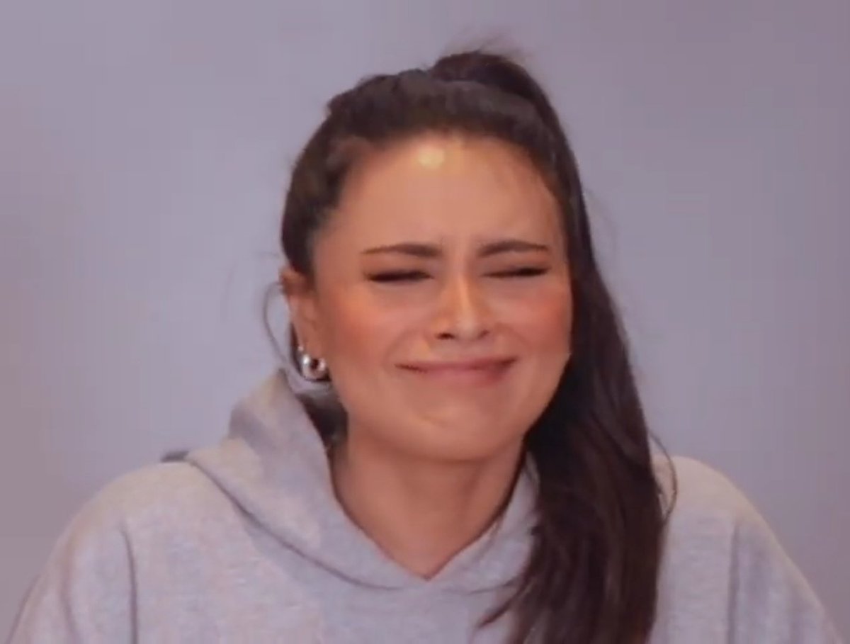 EvaMoonxCache2's tweet image. Los papeles se invirtieron KDBSLDBDLJ
@CalleyPoche