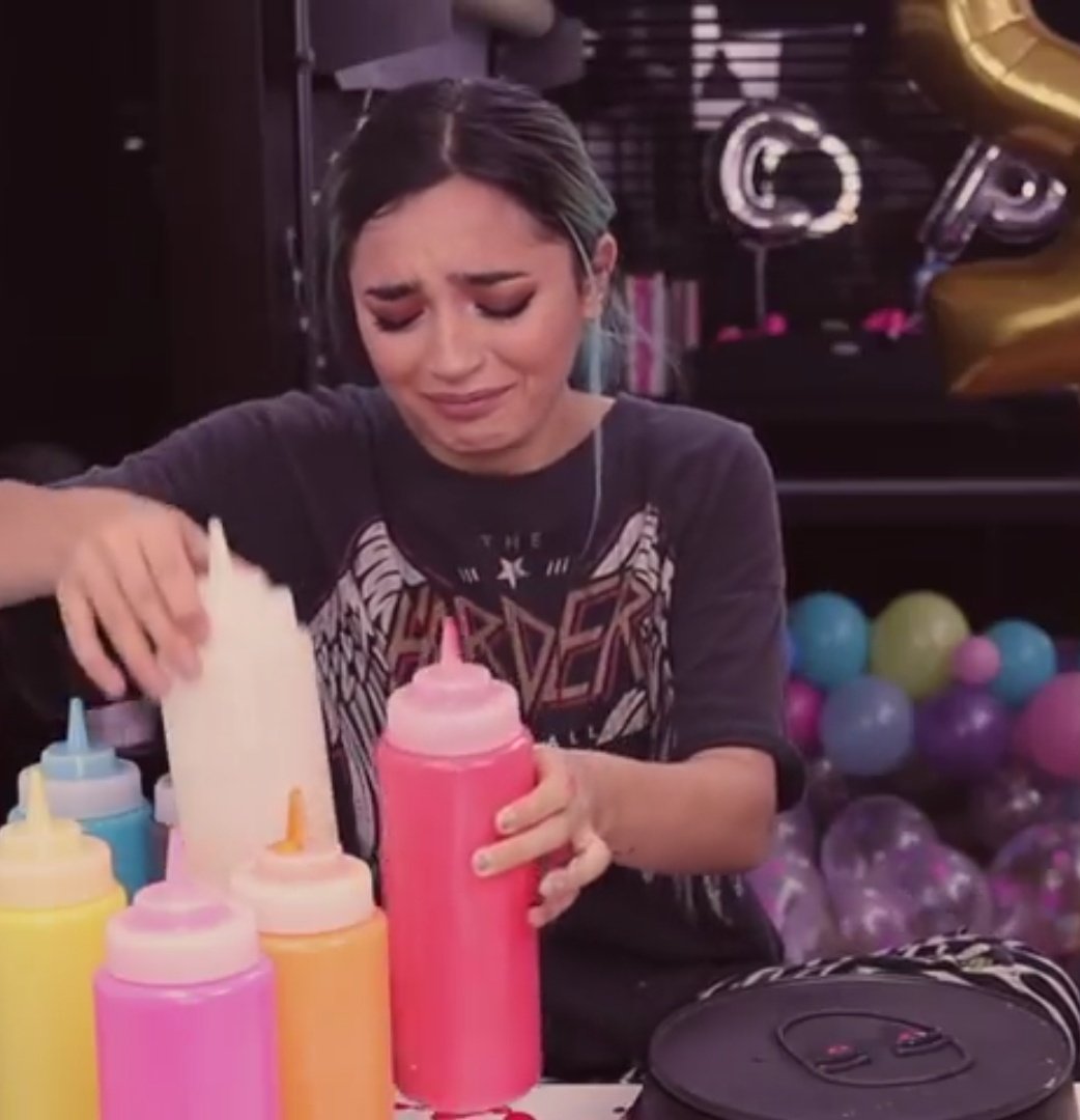 EvaMoonxCache2's tweet image. Los papeles se invirtieron KDBSLDBDLJ
@CalleyPoche