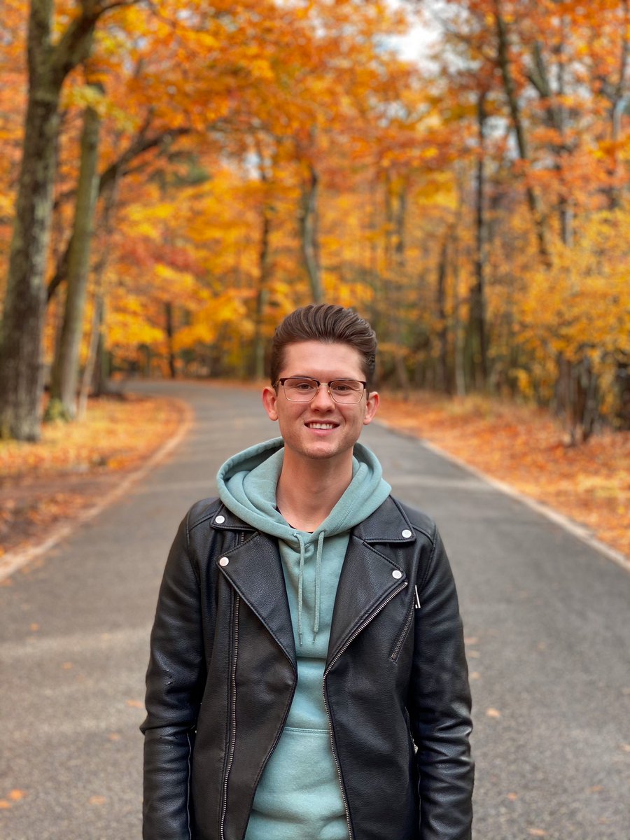 TheReelJerstin's tweet image. We discovered the Tunnel of Trees on M-119. The scenic route of trees runs for 27.5 miles along the coast of Lake Michigan. #PureMichigan #TunnelOfTrees