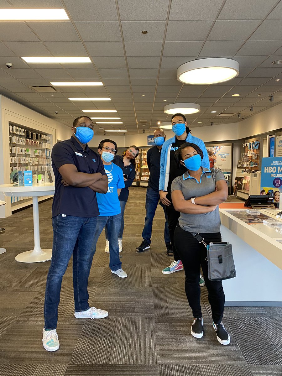 DezDontStop704's tweet photo. As I get ready to ship out to Hickory, NC, I’d be remiss if I didn’t speak on HOW BLESSED I was to be a servant leader to a team as hungry and ready to win as #SavageU. Thank you all so much for what you’ve taught me. #Love 🦄@cjay0908 @DaleB1 @404girl https://t.co/eVQQZ68N99