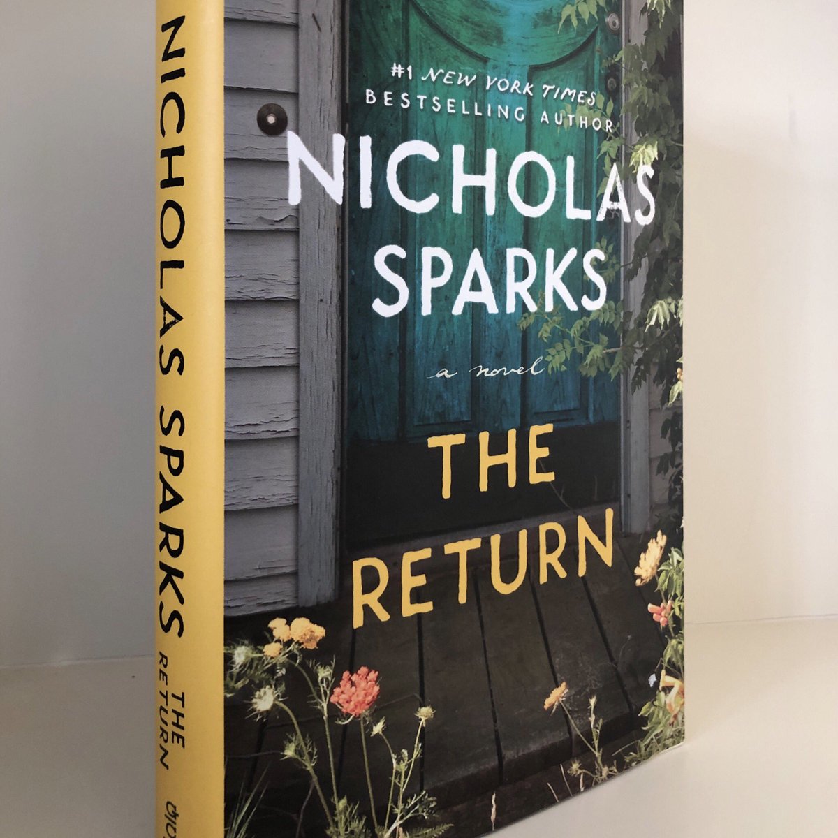 NicholasSparks's tweet photo. How it                        How it's 
started:                     going: https://t.co/CbWjap1520