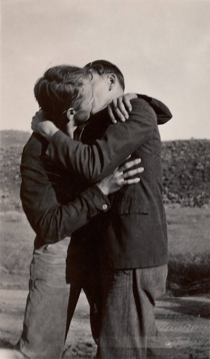 Loving: A Photographic History of Men in Love 1850s–1950s (A thread)