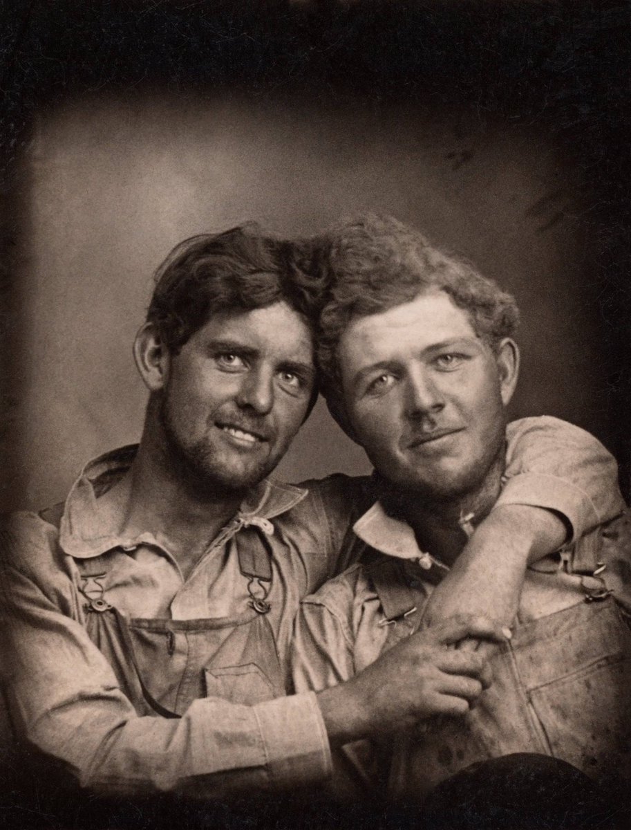 Loving: A Photographic History of Men in Love 1850s–1950s (A thread)