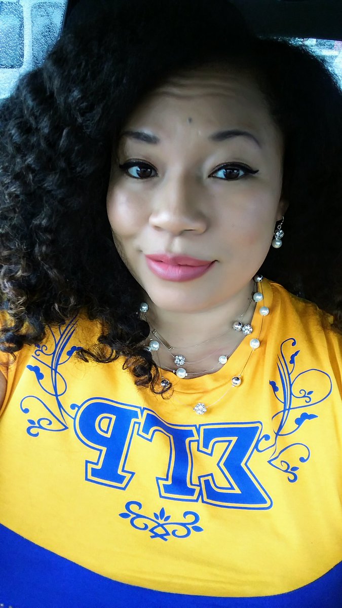 mixxmomma's tweet photo. Sisterhood is greater!!! 🐩💙🌟🐩🌟💙 #StompWars #SGRho #Homecoming #DivineNine #Vote https://t.co/tR8tHUFP0D