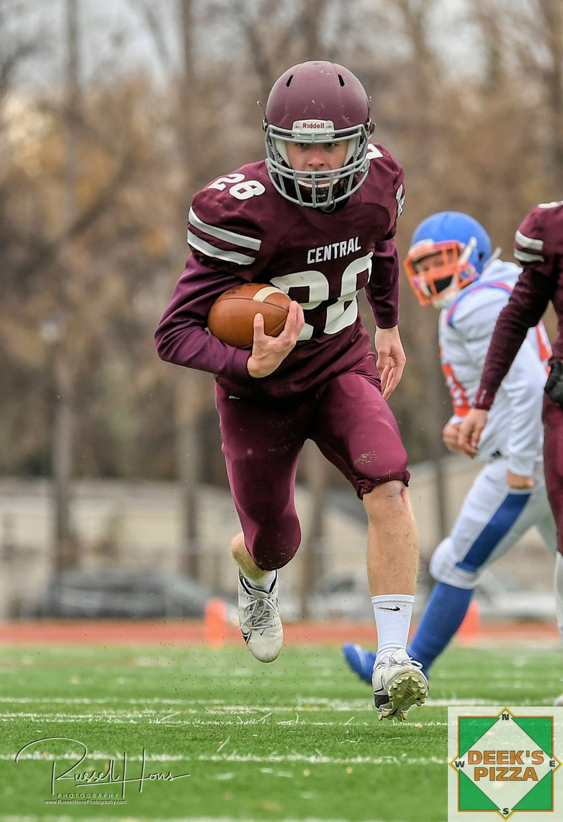 russhons's tweet photo. Photos from the @DeeksPizza Game of the Week are ready for FREE download at https://t.co/p0tMuhje5Y @Sheyennefball defeated @GFC_football https://t.co/AHKidVBmso
