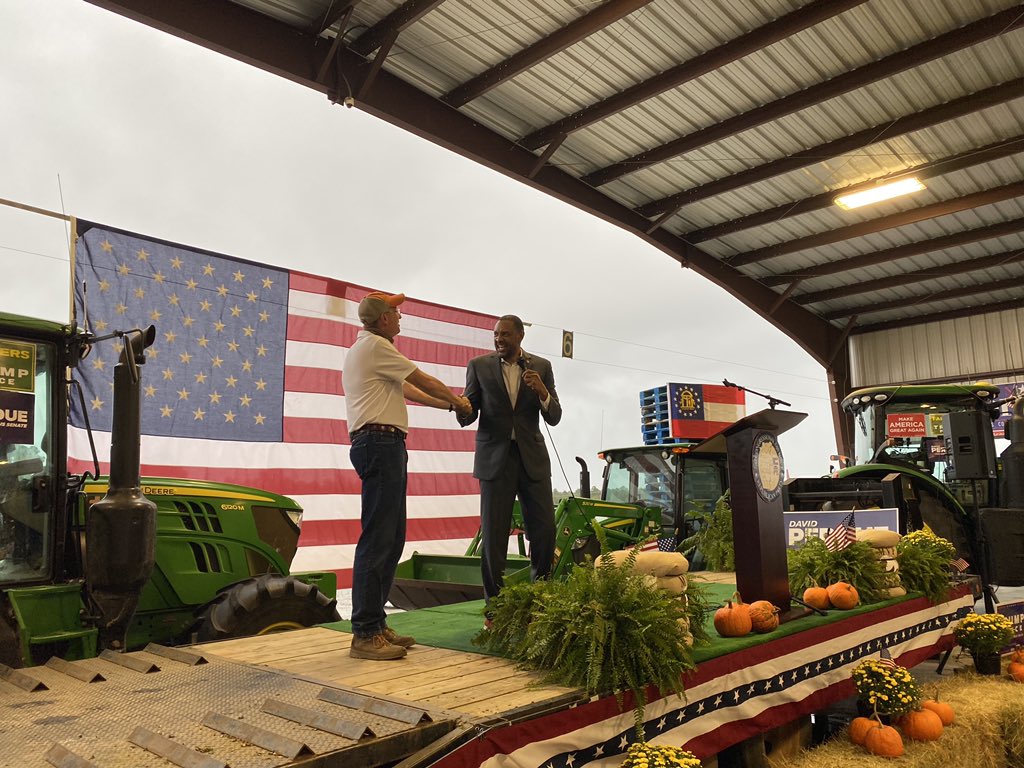 CollinsforGA's tweet photo. Great night for a shrimp boil in Pelham!
Thank you to my good friend @RepVernonJones for standing with me to defend President @realDonaldTrump! #TrumpDefenderTour https://t.co/cPmGnZNyZI