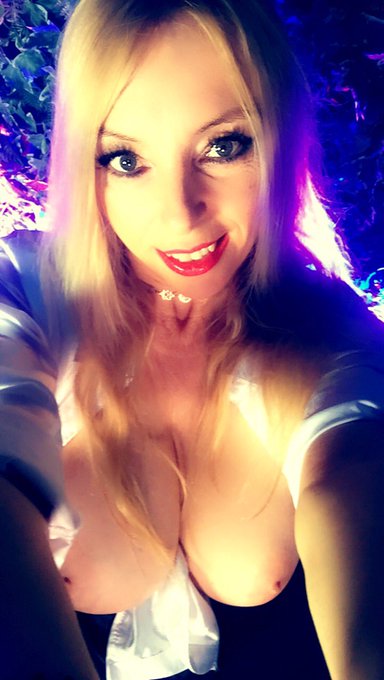 Boobs out tonight in the studio from 11 to 5am @S66Cams hope you can join me xx 😘 https://t.co/m8jRL<a href="/tag/cougar"class="tags"><span>#cougar</span></a><a href="/tag/tights"class="tags"><span>#tights</span></a><a href="/tag/blouse"class="tags"><span>#blouse</span></a><a href="/tag/upskirt"class="tags"><span>#upskirt</span></a><a href="/tag/stockingssunday"class="tags"><span>#stockingssunday</span></a>