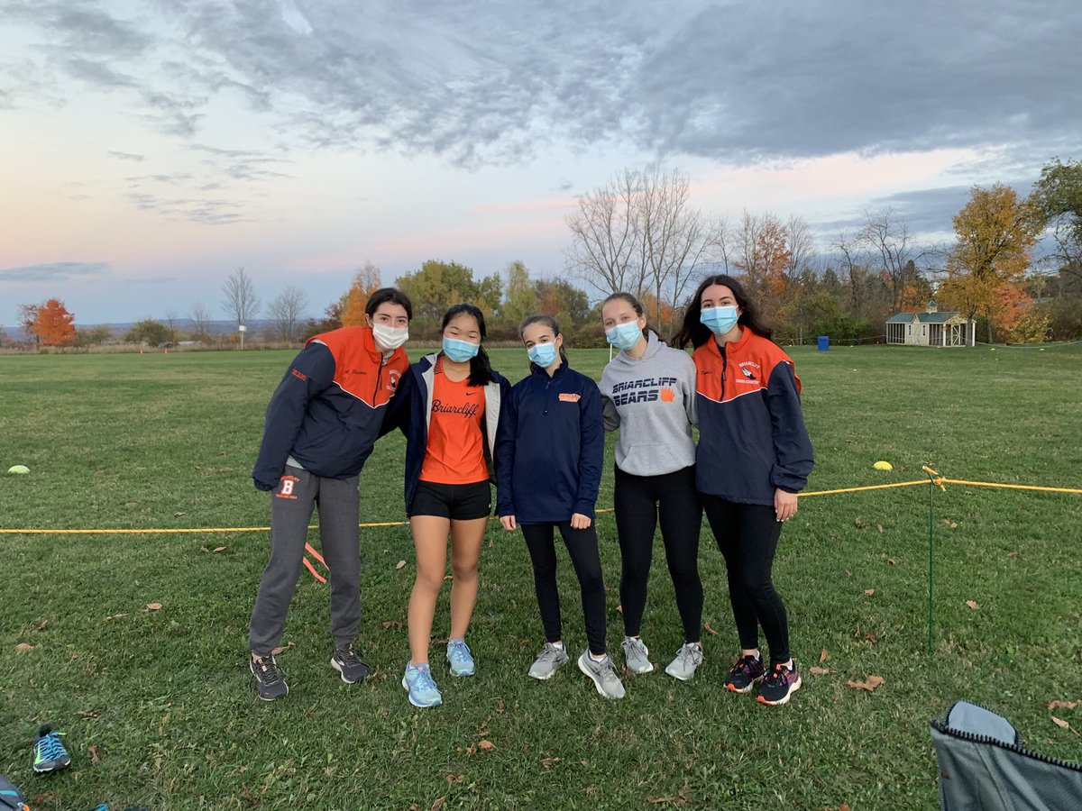 YelenaDickerso2's tweet photo. Good first "real" meet- boys  varsity won the meet and averaged 5:26 per mile! JV averaged 6:08 per mile and came in 2nd out of 11 teams  #XC #lotsofPRs https://t.co/7Mvl0Hjm2x