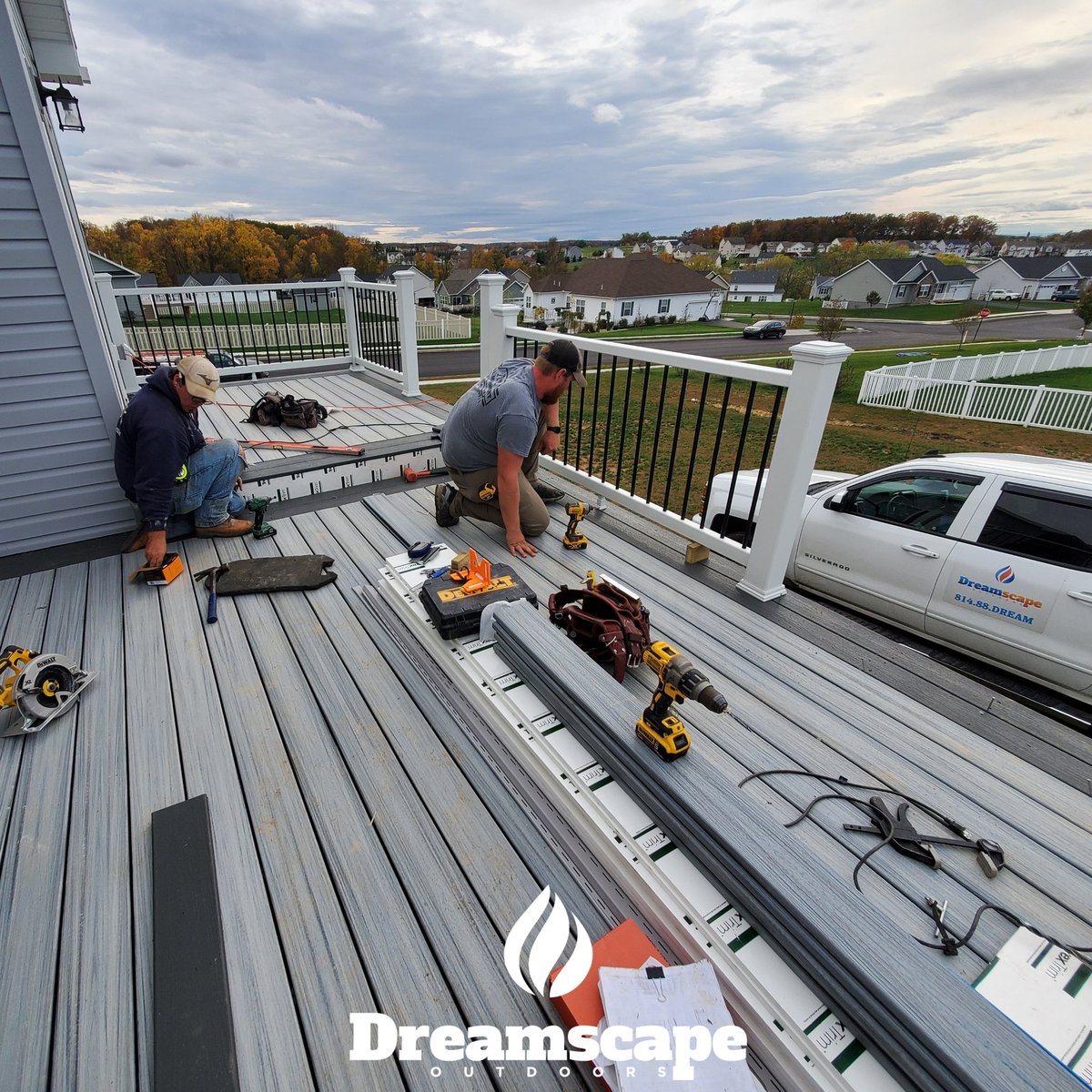 dreamscapes2u's tweet photo. This Trex deck in Hanover is coming along beautifully!
#DREAMscapeOutdoors
#TrexDeck
#DECKING
#HANOVERPA https://t.co/8zqcpeMaQd