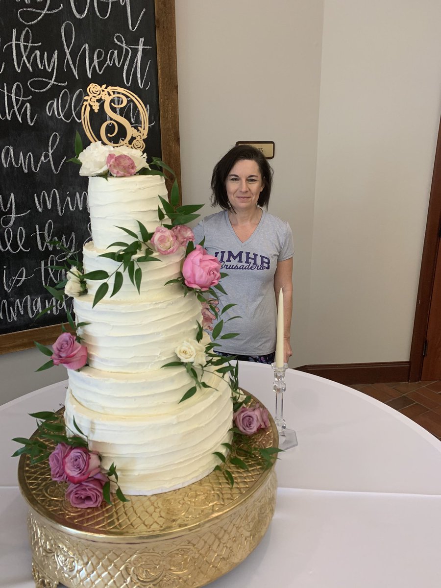 pattycakes96's tweet photo. Busy week making a large wedding cake and a grooms cake. Ready for a nap! https://t.co/zffVR3sJJi