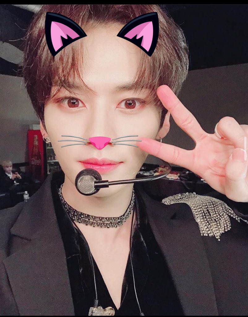 aymstay's tweet photo. Eu tava com certo receio mais aí vai. Feliz aniversário Minho, eu normalmente não sou de postar foto, mas como negar uma homenagem ao senhor não é mesmo? 
#stayselcaday #LeeKnowSelcaDay https://t.co/4CAk6BBxi3