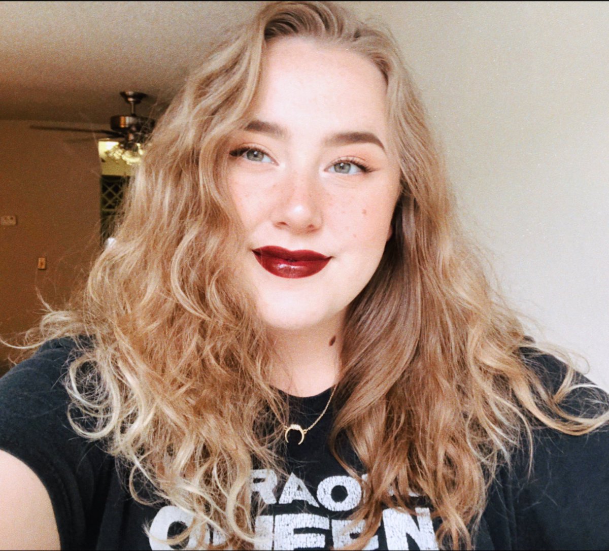arcanegold's tweet photo. keeping the hashtag going LOL all of us are officially a part of #locksmachina and we are here to make music and have beautiful flowing hair
i’m so excited to see everyone perform tonight in the #CriticalConcert 🥺♥️
(yes my shirt says karaoke queen what’s your point) https://t.co/RDqO7p1O9x