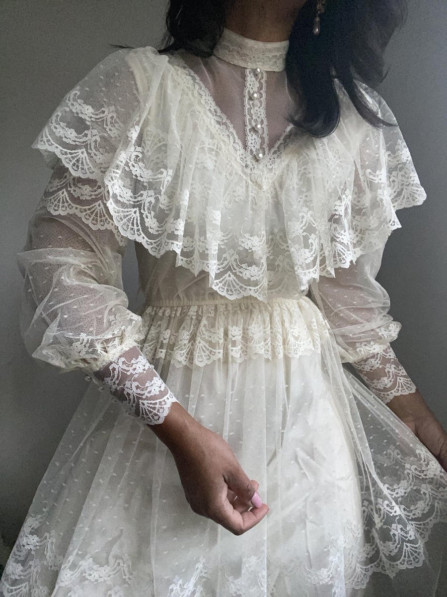 ShopThoughtful's tweet photo. @RetroRhapsody for flowy dresses to run thru the forest in 🌿 https://t.co/qbgQgzAd8i https://t.co/EsIiAio2xq