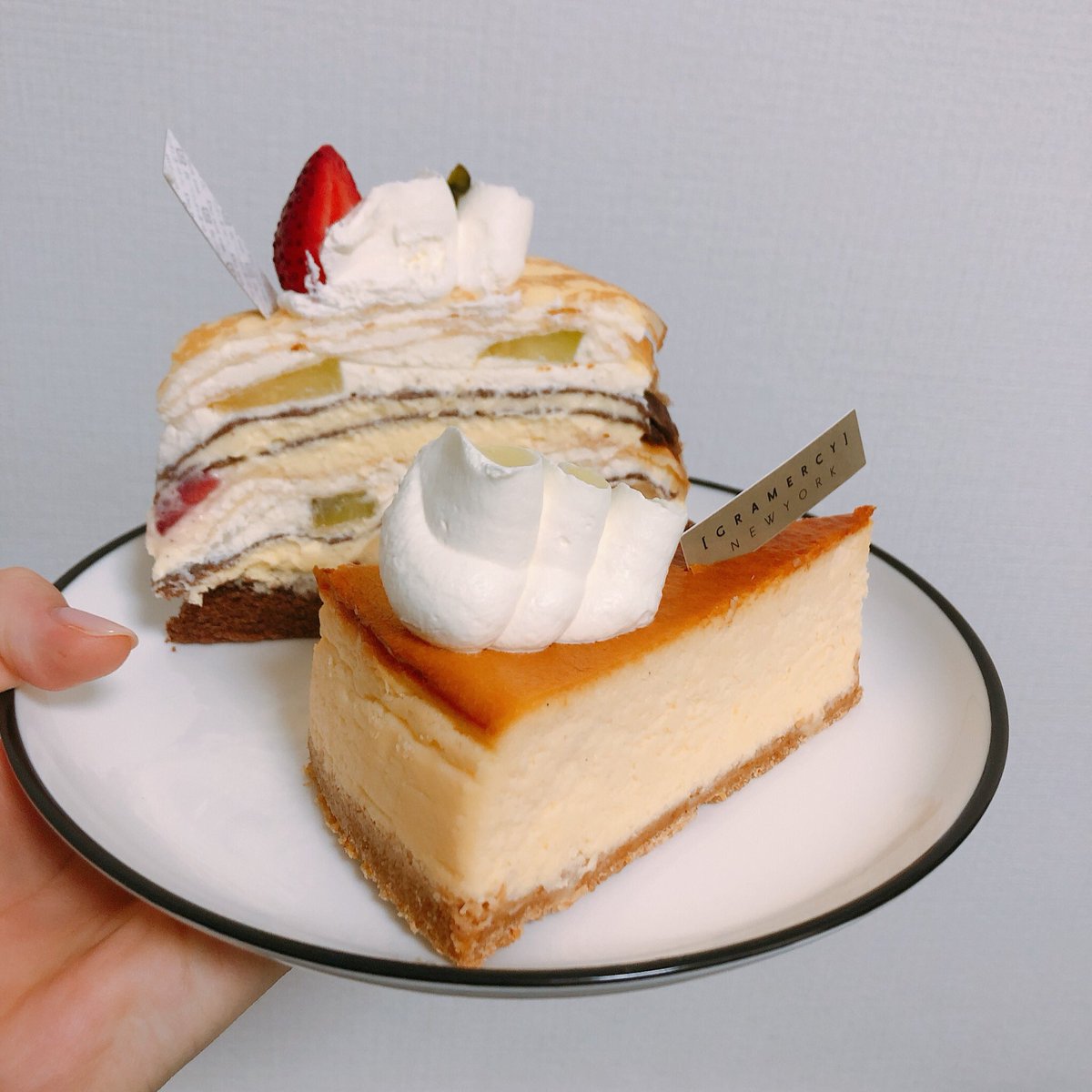 今日はこれから撮影です💪🏽❤︎
昨日ネイルを変えてきてその帰りに
今年初のサーティーワン🍨食べて
夜にケーキ🍰食べた笑
甘いものしか食べなかった（笑）🐱
自撮り撮り忘れた！🥺 https://t.co/fXItb1OUO0
