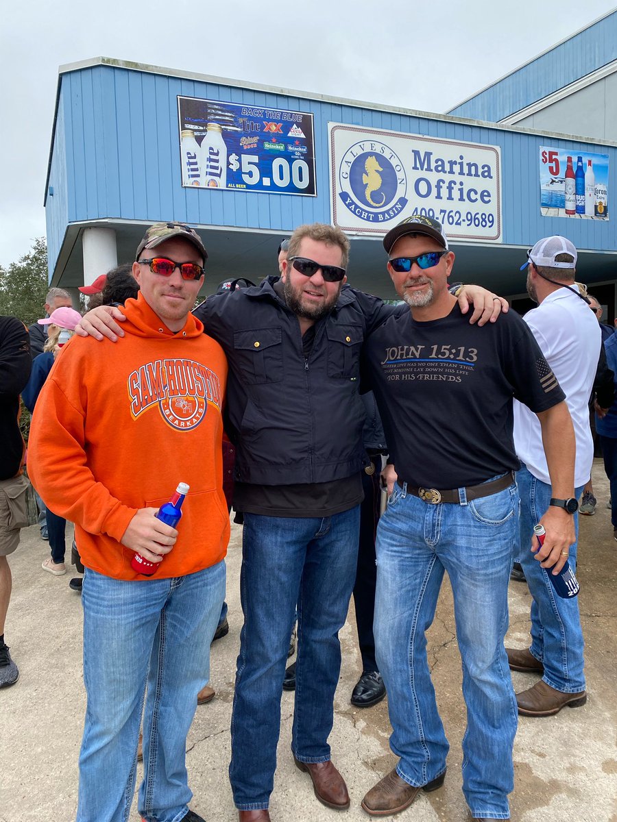 ChrisBasye's tweet photo. @MichaelBerrySho @JudgeMarkHenry @JimmyFullen Thanks for putting an an awesome event. #BackTheBlue https://t.co/J3vpkUKpf2