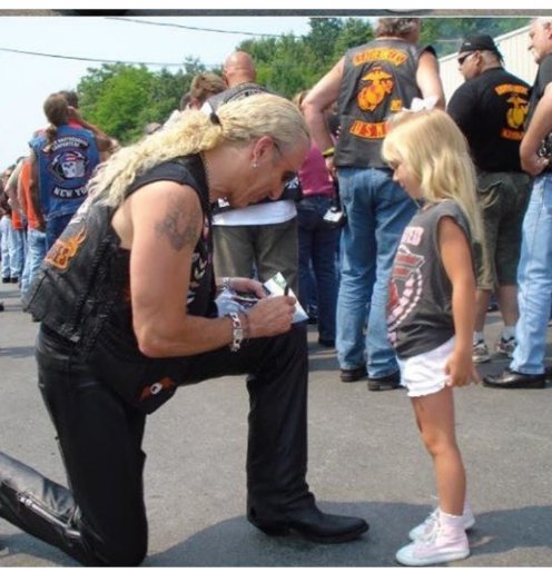 fayewwalton's tweet photo. @deesnider I really love this picture of you. I'm on instagram fayewilsonwalton
Please follow me. I really do hope I see you again soon. In the meantime, I'll publish another book. It includes journal entries of how I became an author. Middle-aged Mustard Seed Writer https://t.co/NslEbFiWbD