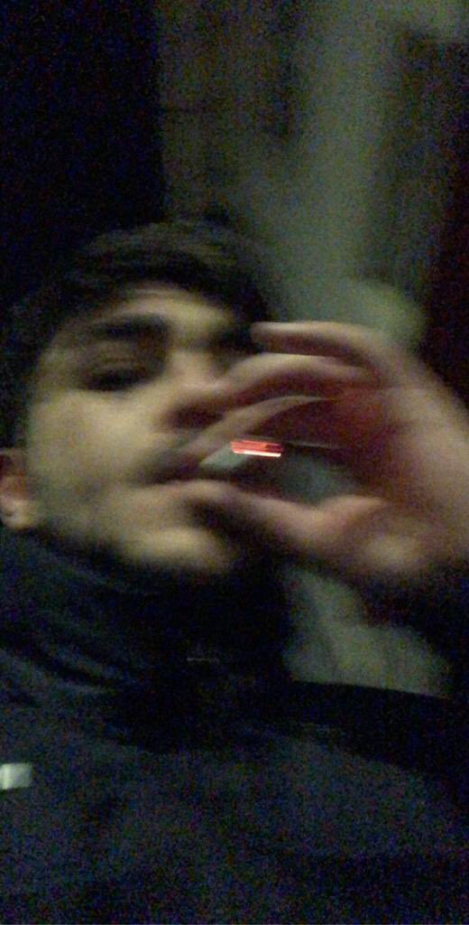 Also meiner Meinung nach sieht das cool aus und wenn du sagst dass das nicht stimmt ist deine Meinung falsch