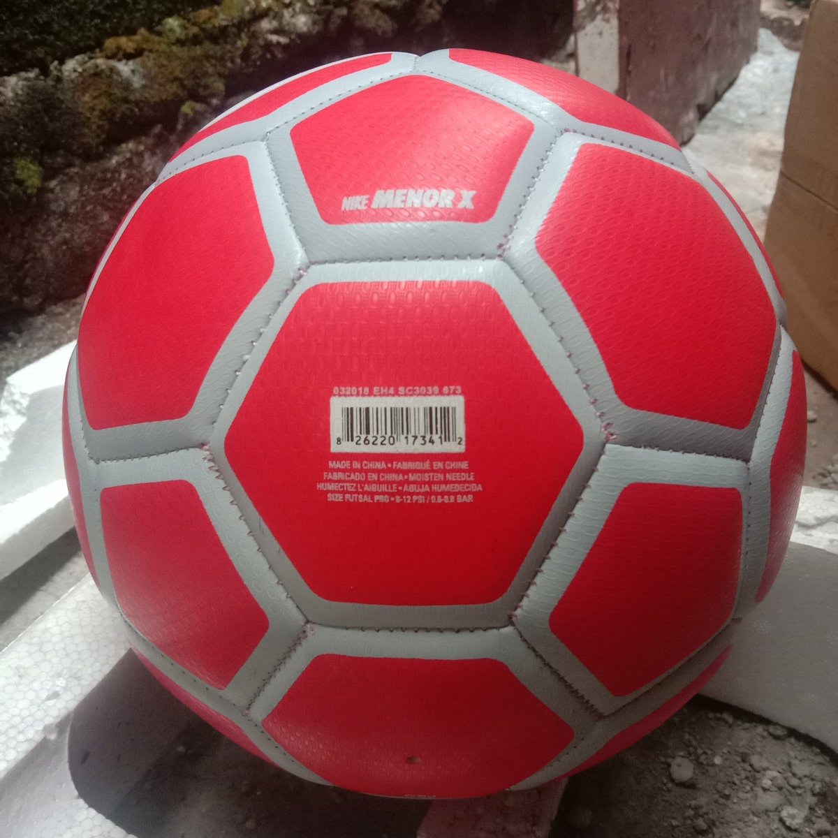 Menor X Pro
Size 4 (futsal)

225.000,-  saja

#originalyuk #nike #futsal #sepakbola