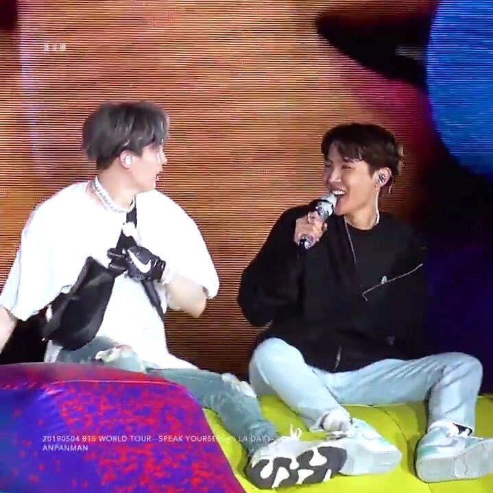 The moment that they're looking at each other as if they were their own world |• a thread #sope