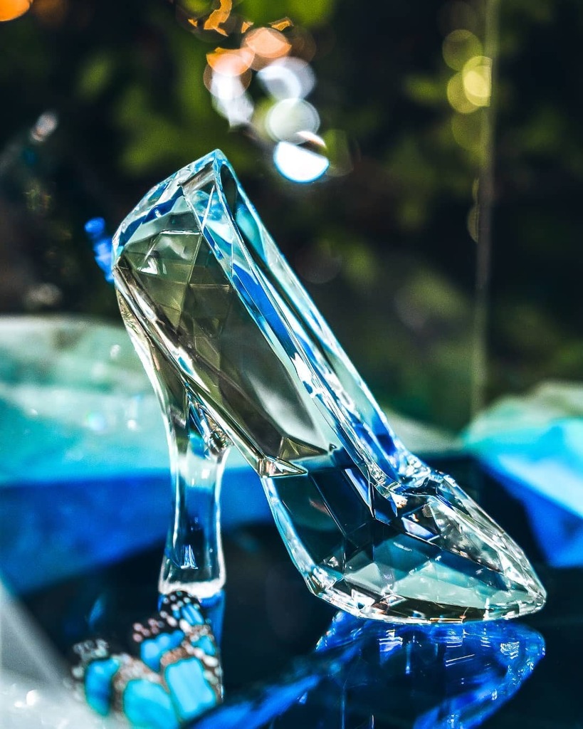 Whose slipper is this!?...
​
​We found it in the laneway after last nights Magical High Tea in Linseed House...
​
​#TheGrounds #Cinderella70 #TheGroundsXCinderella