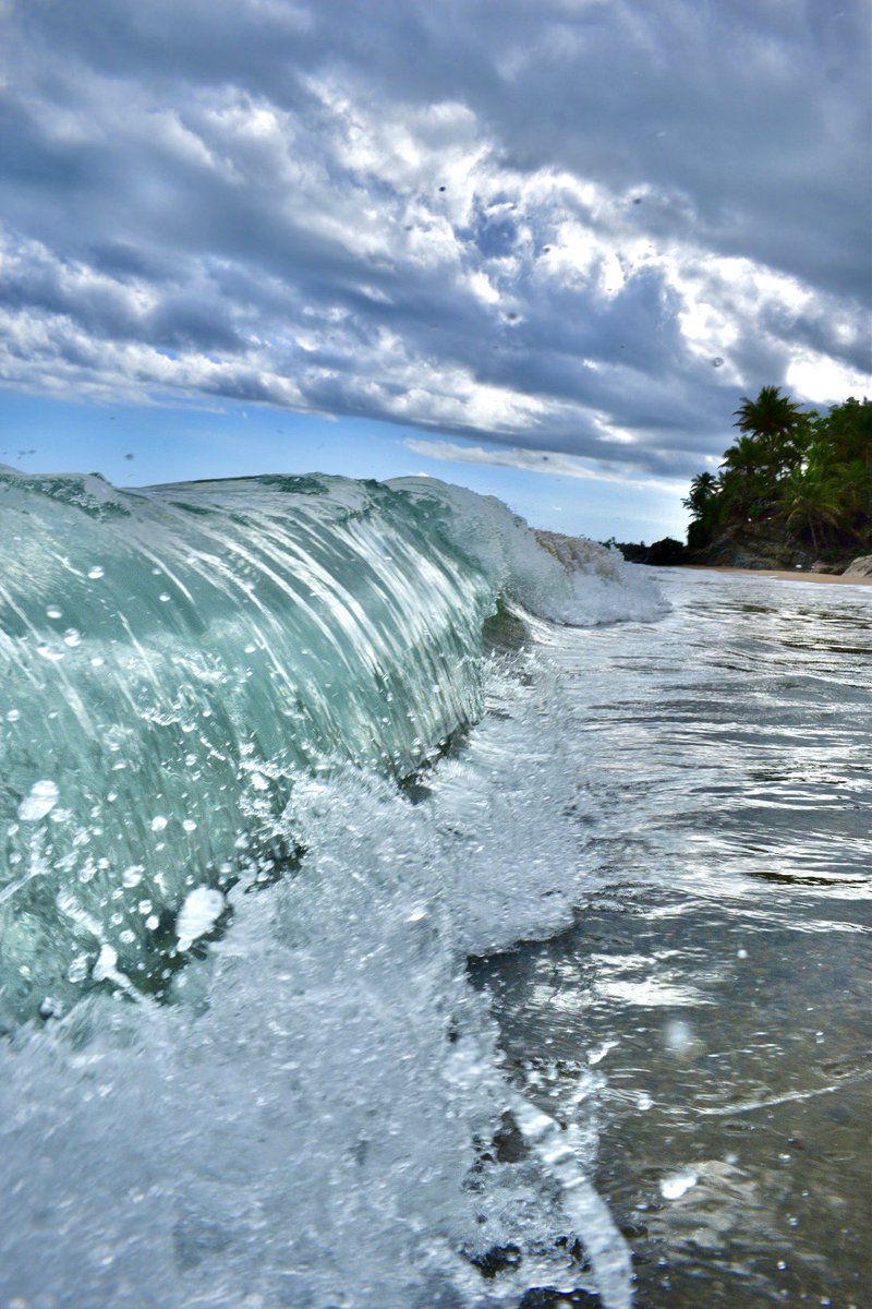 ajrodri17's tweet photo. De wallpaper se ve bien lindaaaa 🌊 https://t.co/SPMiWqdOFq