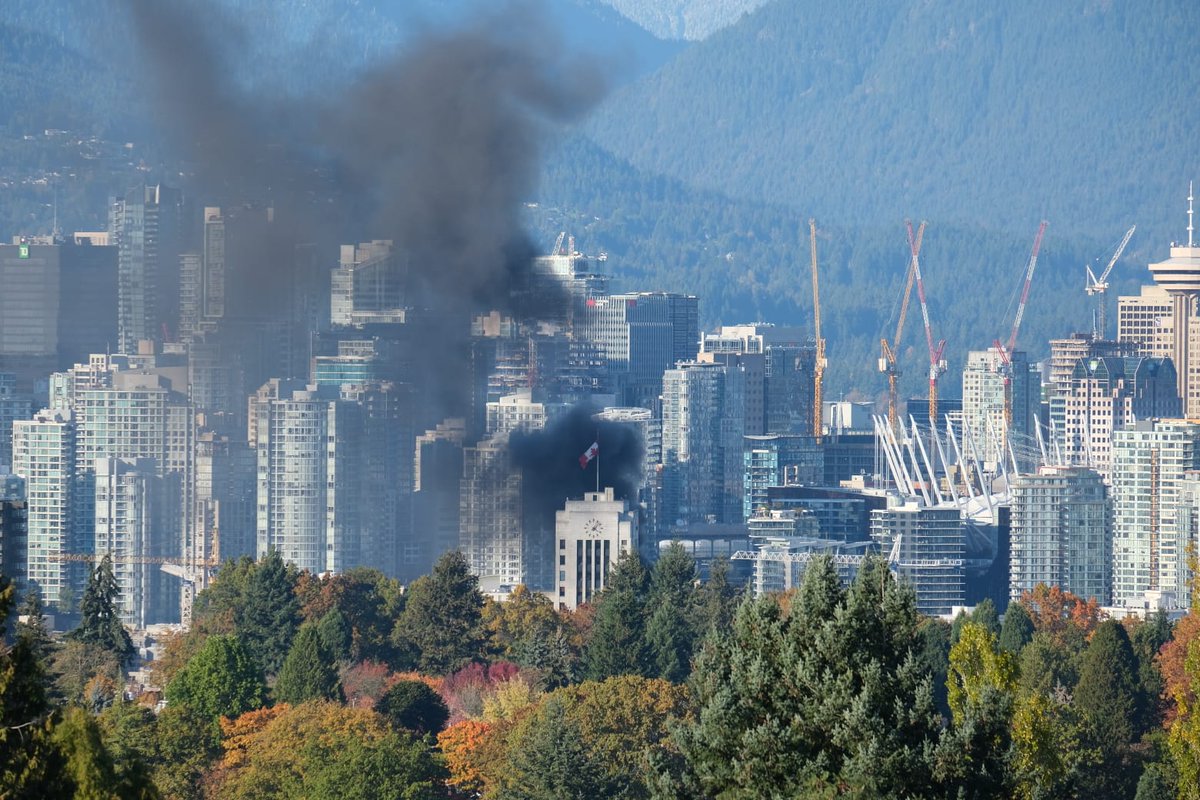 cbcnewsbc's tweet photo. Vancouver Fire Rescue Services has been called for a vehicle fire near city hall. Few details at the moment, but firefighters are on scene. (Photo: CBC's Tamara Baluja) https://t.co/cIWQfee1ii