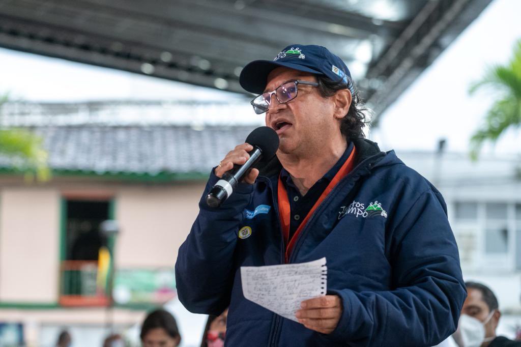 #AEstaHora #CaldasSeReactiva con el diálogo #CompromisoPorColombia liderado por el Presidente <a href="/IvanDuque/">Iván Duque 🇨🇴</a>. Allí el ministro Rodolfo Zea anunció nueva convocatoria del programa #AlianzasProductivas el cual fortalecerá las capacidades productivas de 85.614 productores en Colombia.