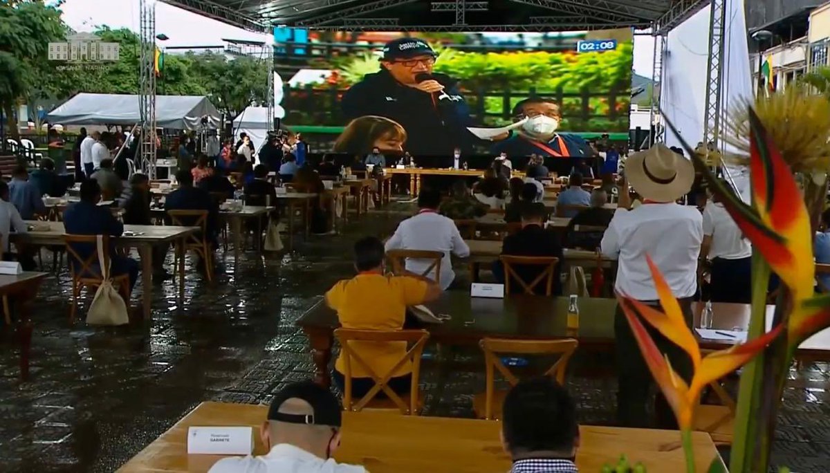 El ministro Rodolfo Zea desde Manizales invitó a productores para que se inscriban a la nueva convocatoria de #AlianzasProductivas que lanzó hoy el Gobierno Nacional en el dialogo #CompromisoPorColombia. La convocatoria estará vigente hasta el 23 de diciembre. #CaldasSeReativa