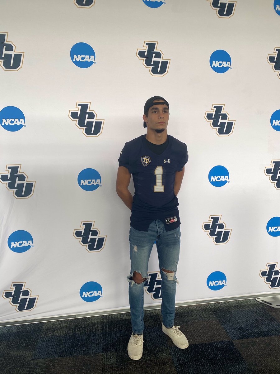 Bryfrashuer's tweet photo. i am very very excited and pleased to have received a roster spot from @JCUFootball special thank you to @CoachCopeJCU go blue streaks! https://t.co/xsv4VEymHh