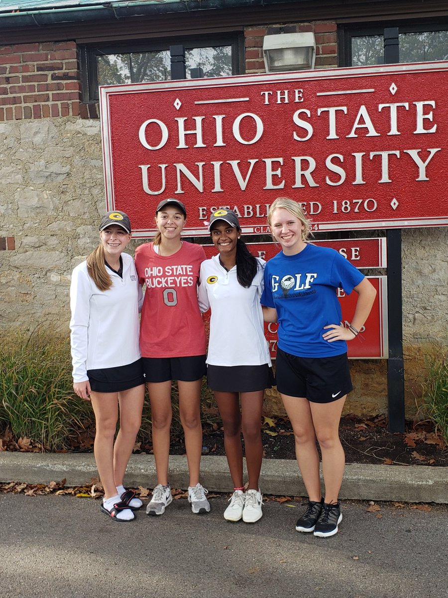 This tells how great these girls are lettting 2 rivals and great friends take pictures after day 1of State tourny.