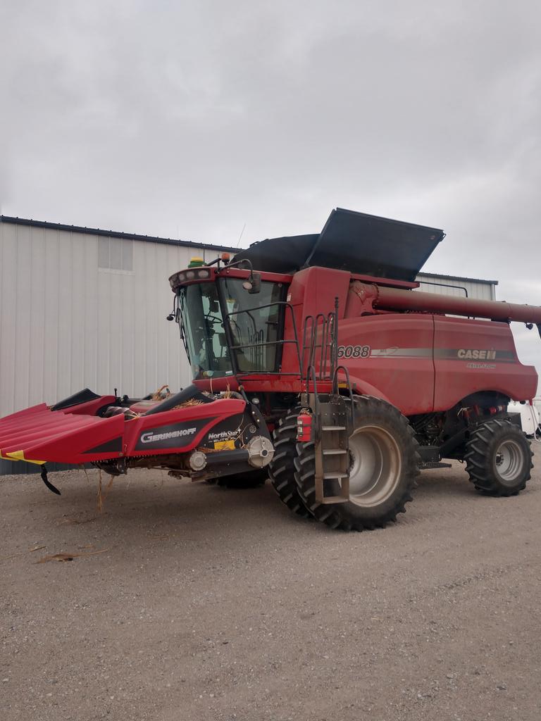 jordonharms's tweet photo. @TexasHusker75 @ErikaHarms33 @schaaftr @DirkMitchell Just to be clear, the combine wouldn't run if it weren't for the greenstar autosteer https://t.co/qGZiVd9kUf