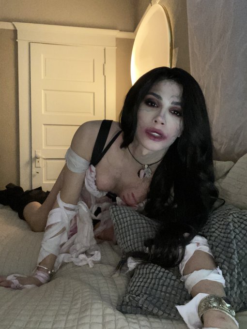 Happy Halloween https://t.co/F57dwUL0kg