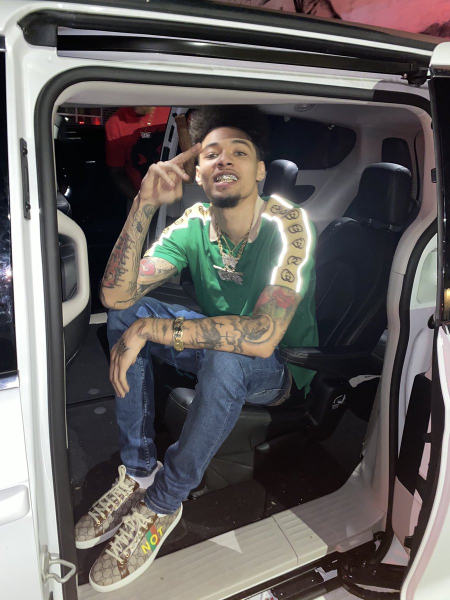 We give niggas pressure like the shit in my blunt,on every god up there✌🏽