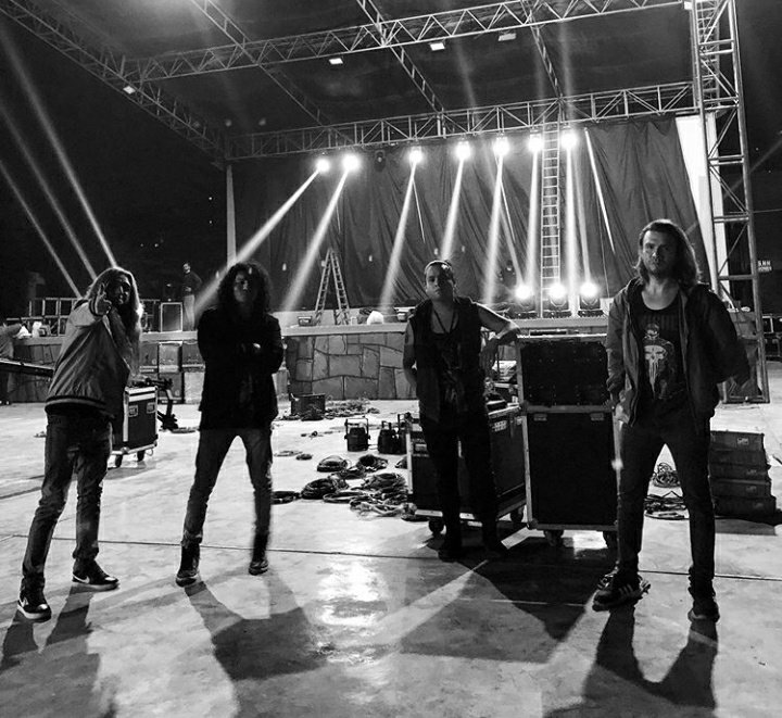 MelRod_07's tweet photo. Porque los sueños se hicieron para cumplir! Y @LaJoyaRock no será la excepción 🤩 #AhíDejé lleva 3 meses sonando en nuestros corazones y queremos que se escuche en todo el Perú!! 🤘🏻🤘🏻
@Radio_Oxigeno @RadioOasisFM #122KAhiDeje https://t.co/AKI5fTa9zi