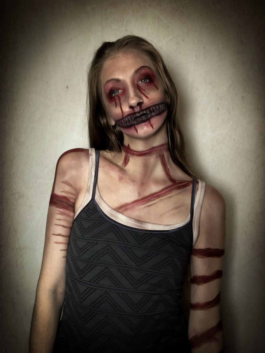 ArcadexAngel's tweet photo. Did a fun @KineticGame inspired body painting yesterday on stream! 
#Phasmophobia https://t.co/wvii1ALEJq